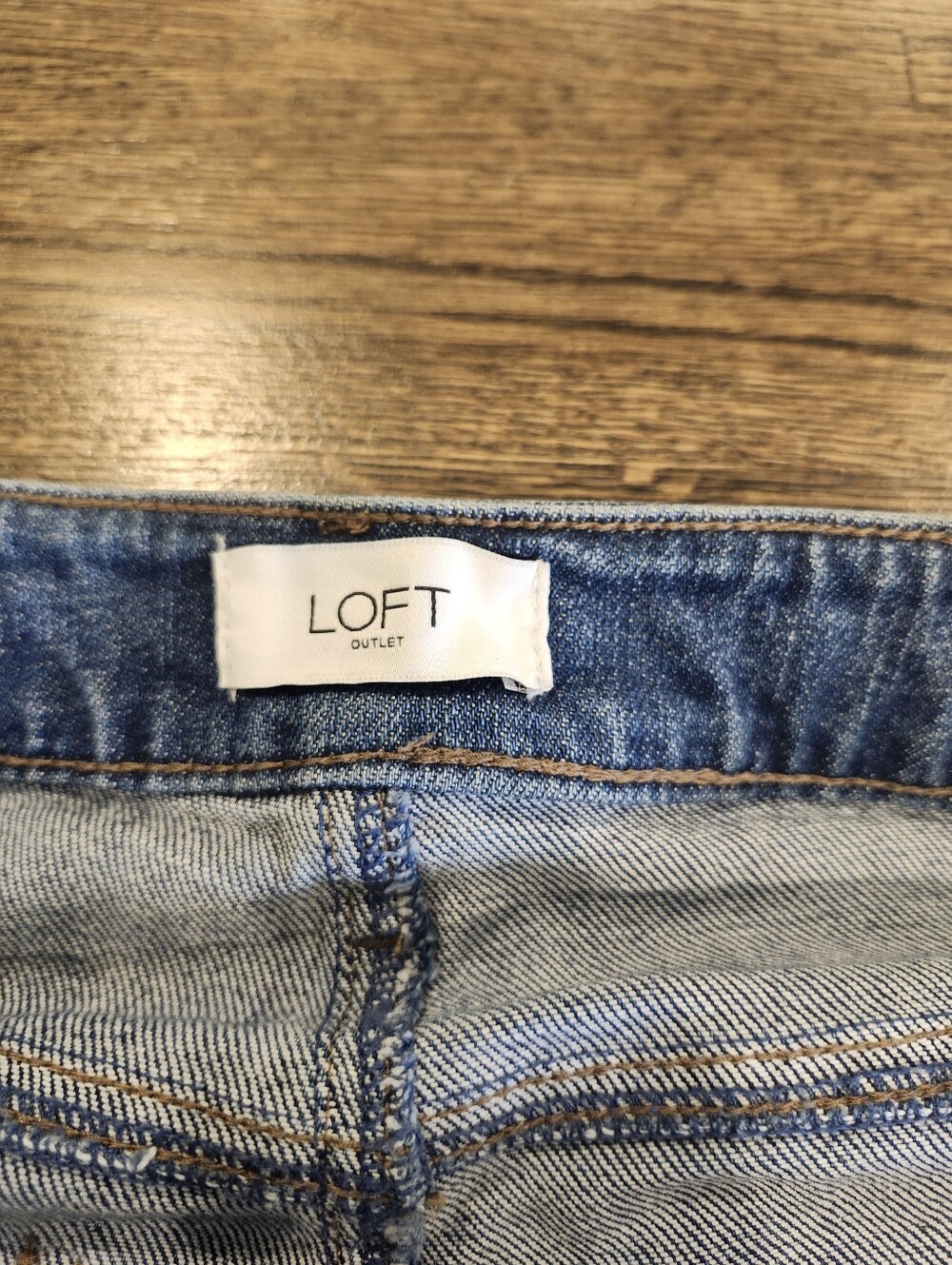 Loft Curvy Boyfriend Frayed Hem Denim Jeans Size 10 - Picture 6 of 9
